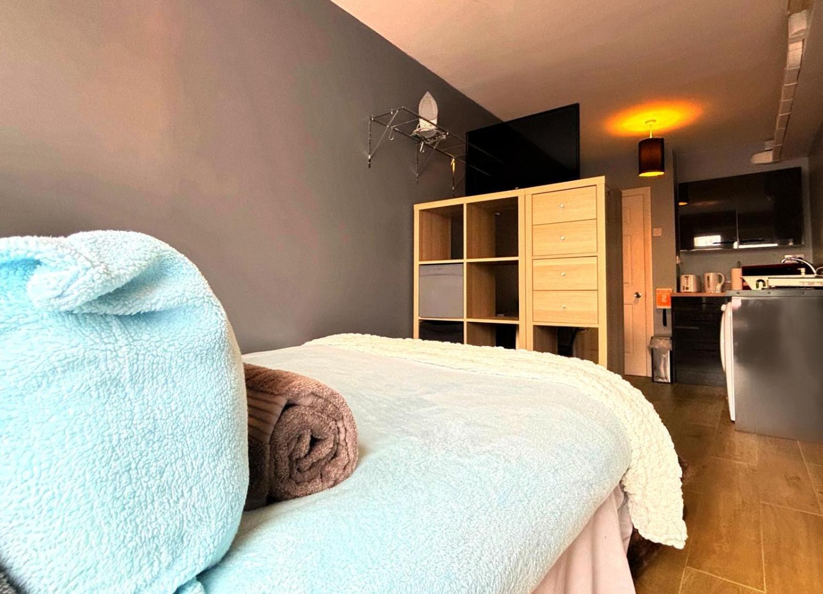 Shirley Apartments, Cozy Studio, Self Check In, 10 Min Drive To City Centre, Walking To Redbridge Train Station Southampton Exterior foto