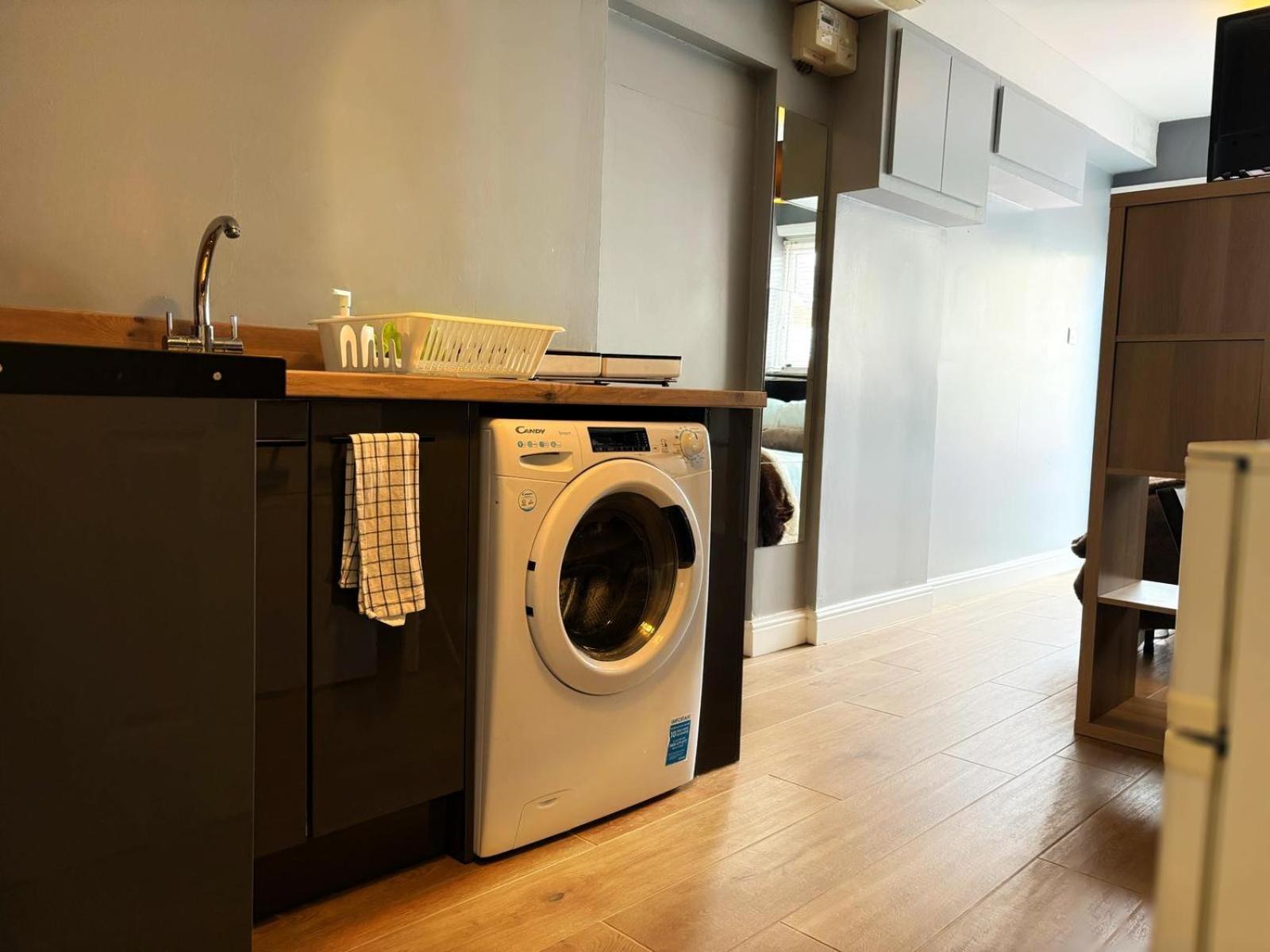 Shirley Apartments, Cozy Studio, Self Check In, 10 Min Drive To City Centre, Walking To Redbridge Train Station Southampton Exterior foto