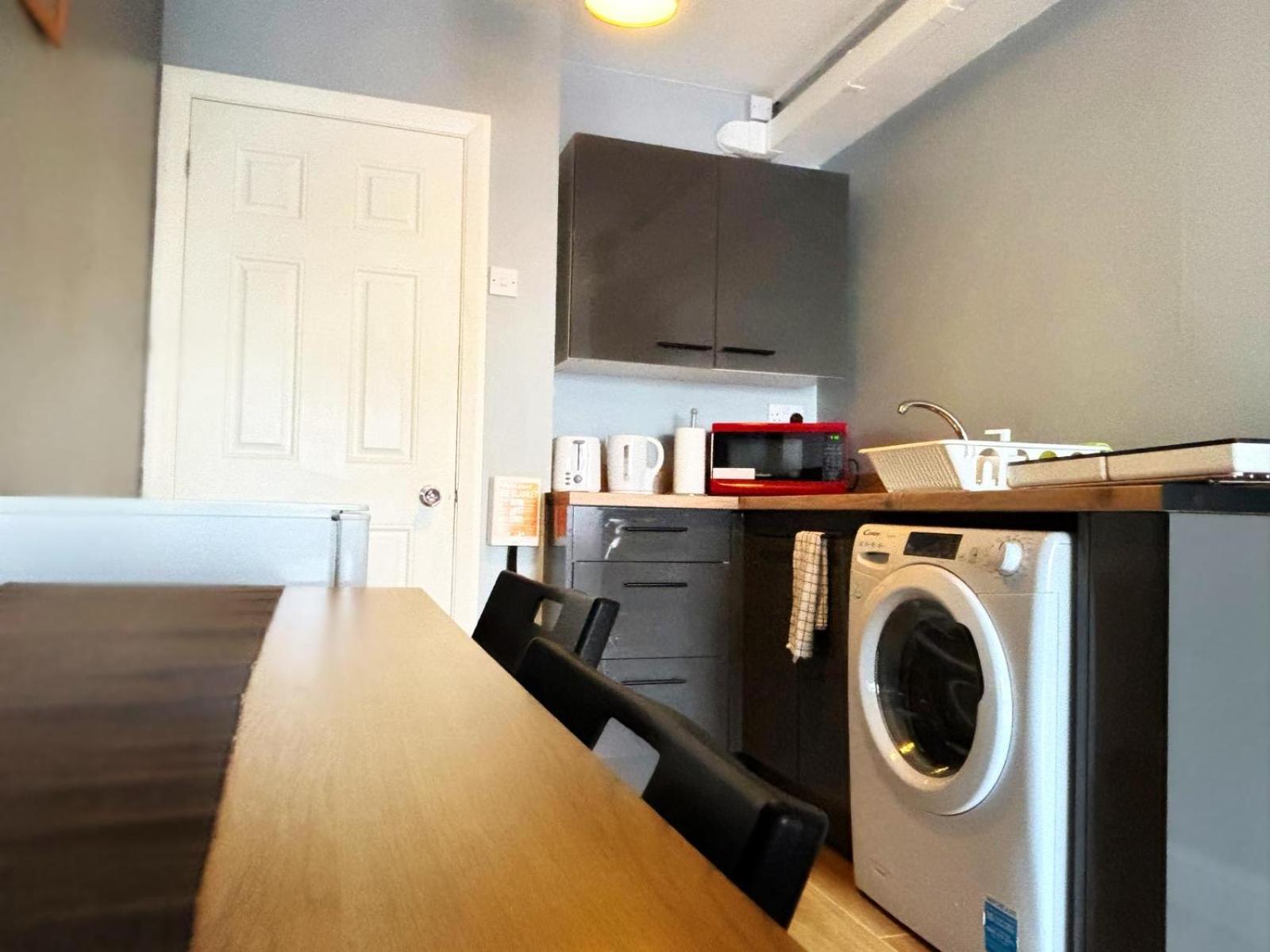 Shirley Apartments, Cozy Studio, Self Check In, 10 Min Drive To City Centre, Walking To Redbridge Train Station Southampton Exterior foto